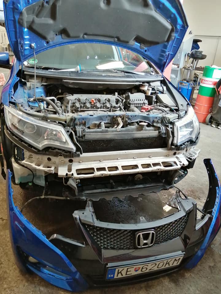 Honda Civic — demontáž predného nárazníka